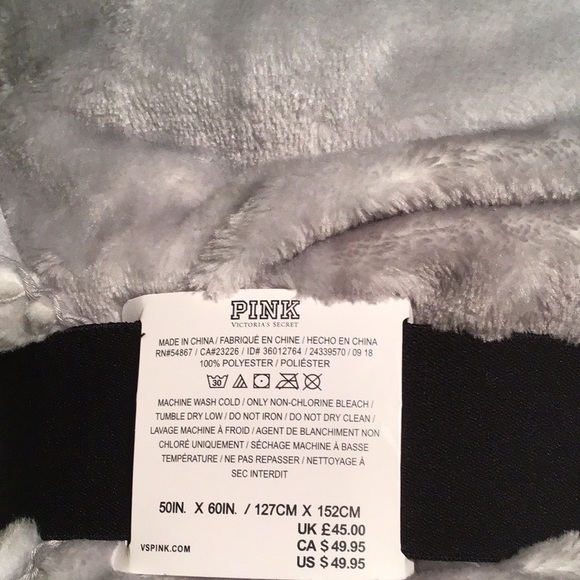 Pink VS - Camo gray white plush blanket 50 x 60 IN - Picture 6 of 6